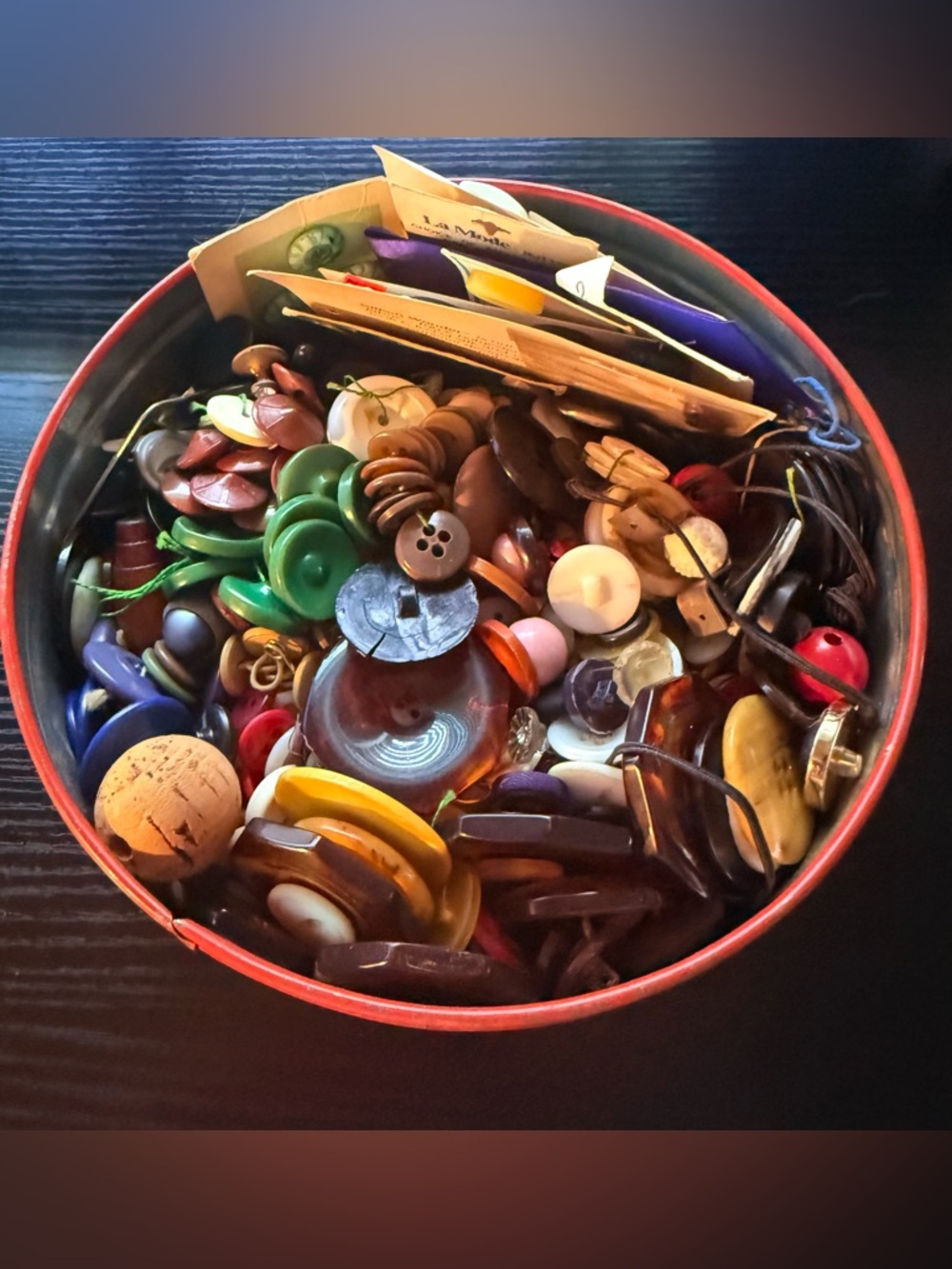 Huge Vintage Button Lot in Decorative Tin Le Chic, Ship'n Shore, Bakelite Style